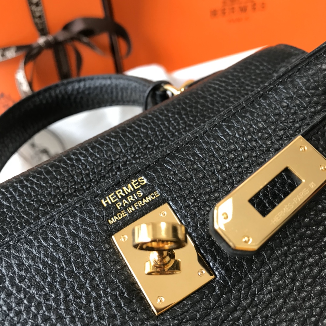 Hermès 专柜款经典手袋 7