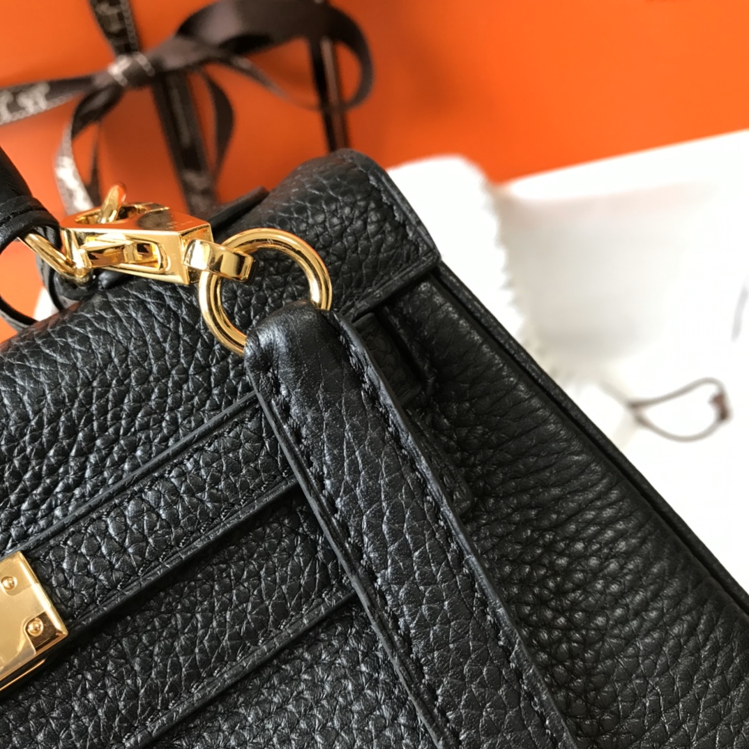 Hermès 专柜款经典手袋 6