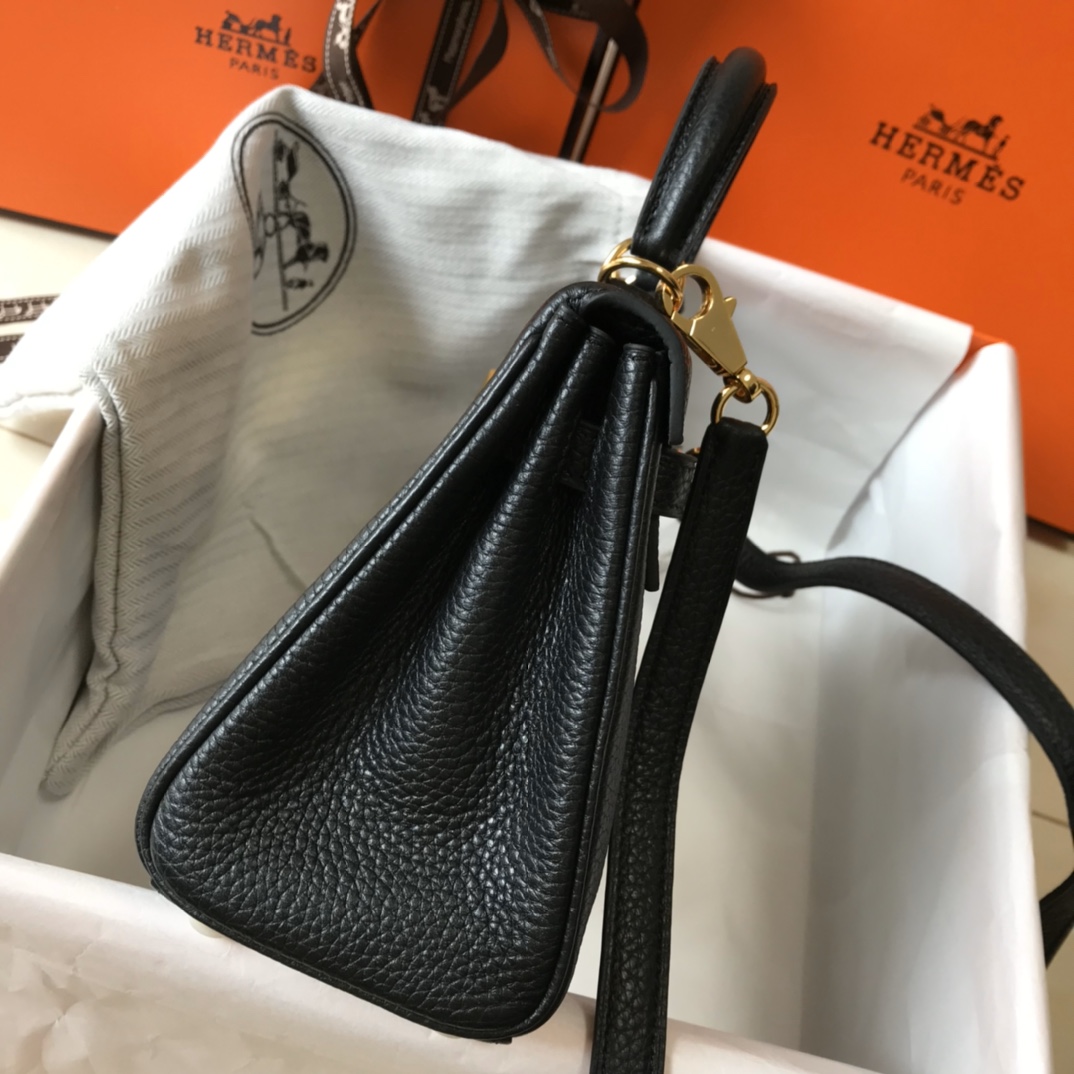 Hermès 专柜款经典手袋 4