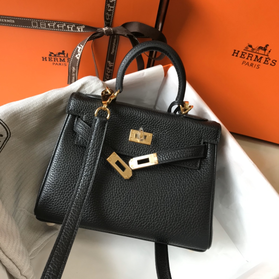 Hermès 专柜款经典手袋 3
