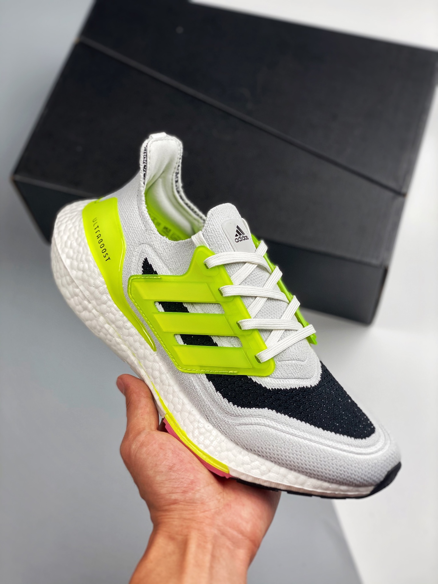 Ultra Boost 7.0 Negro verde Disponible en tiendas oficiales. Producido por una gran fábrica. En comparación con el ante…