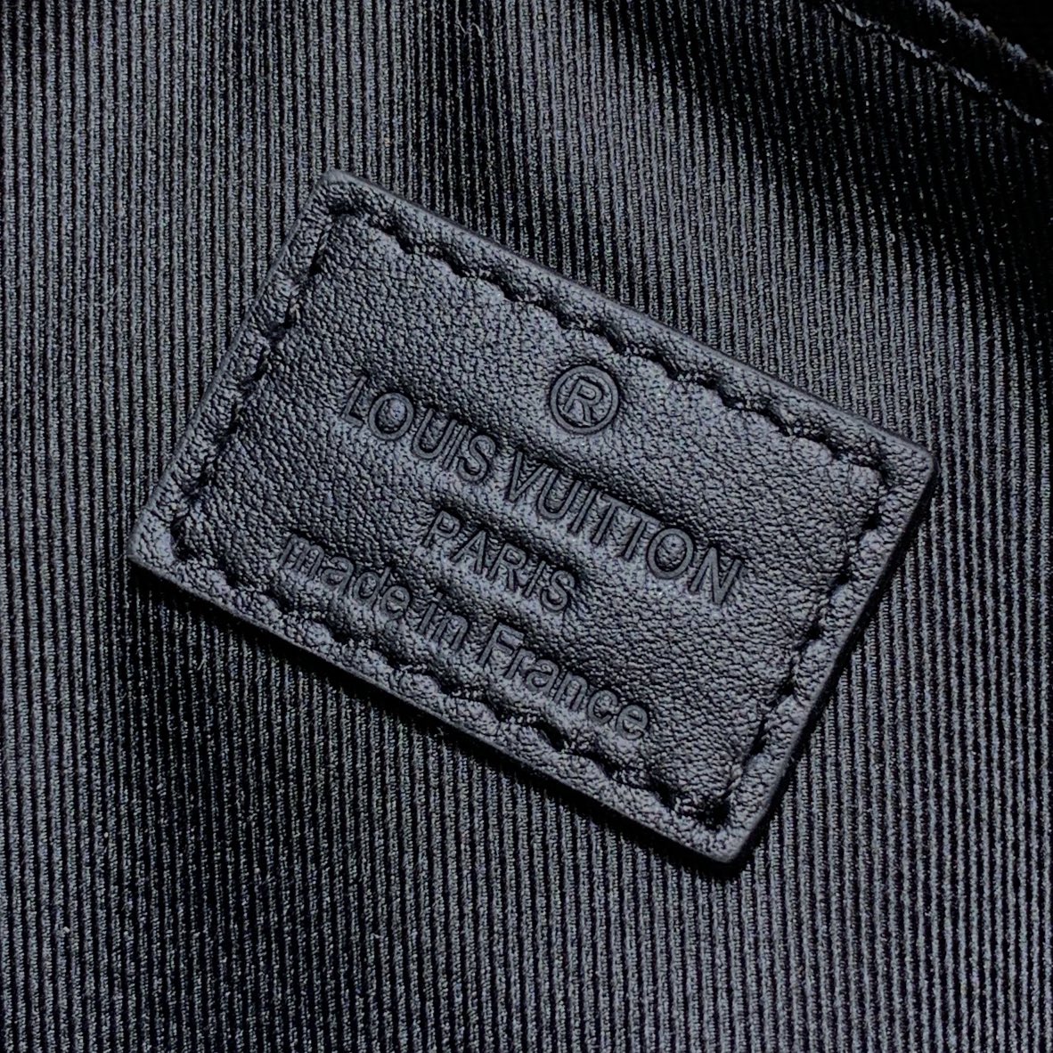 M57960 Louis Vuitton Monogram Seal Keepall XS-Black