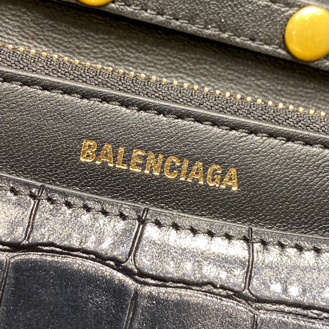 Balenciaga 𝐁. 𝘄𝗮𝗹𝗹𝗲𝘁 𝗼𝗻 𝗰𝗵𝗮𝗶𝗻 19.5CM BAG 593615鳄鱼纹黑色金扣