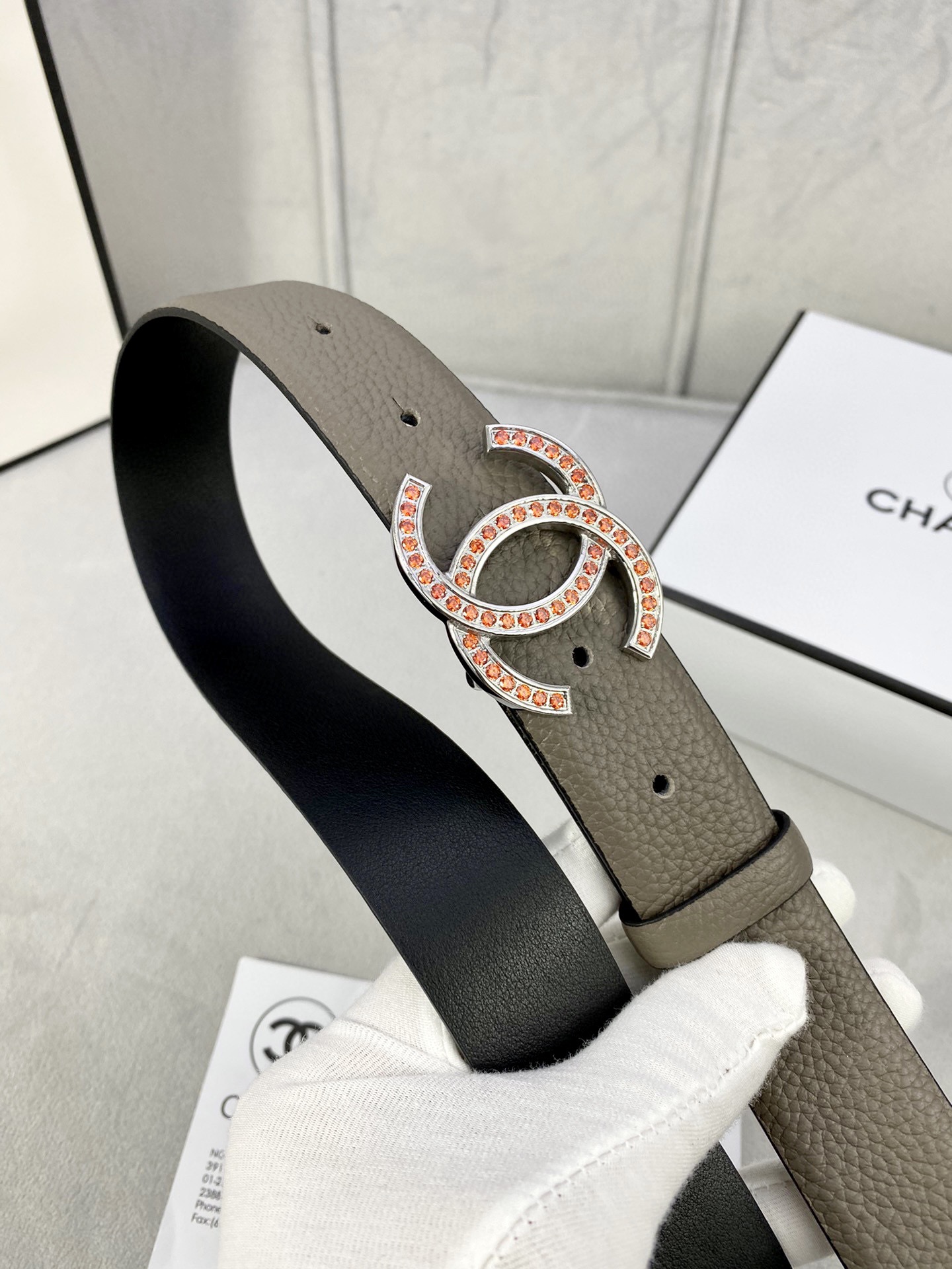 Chanel 荔枝纹牛皮ベルト 金銀色镶钻鋼扣