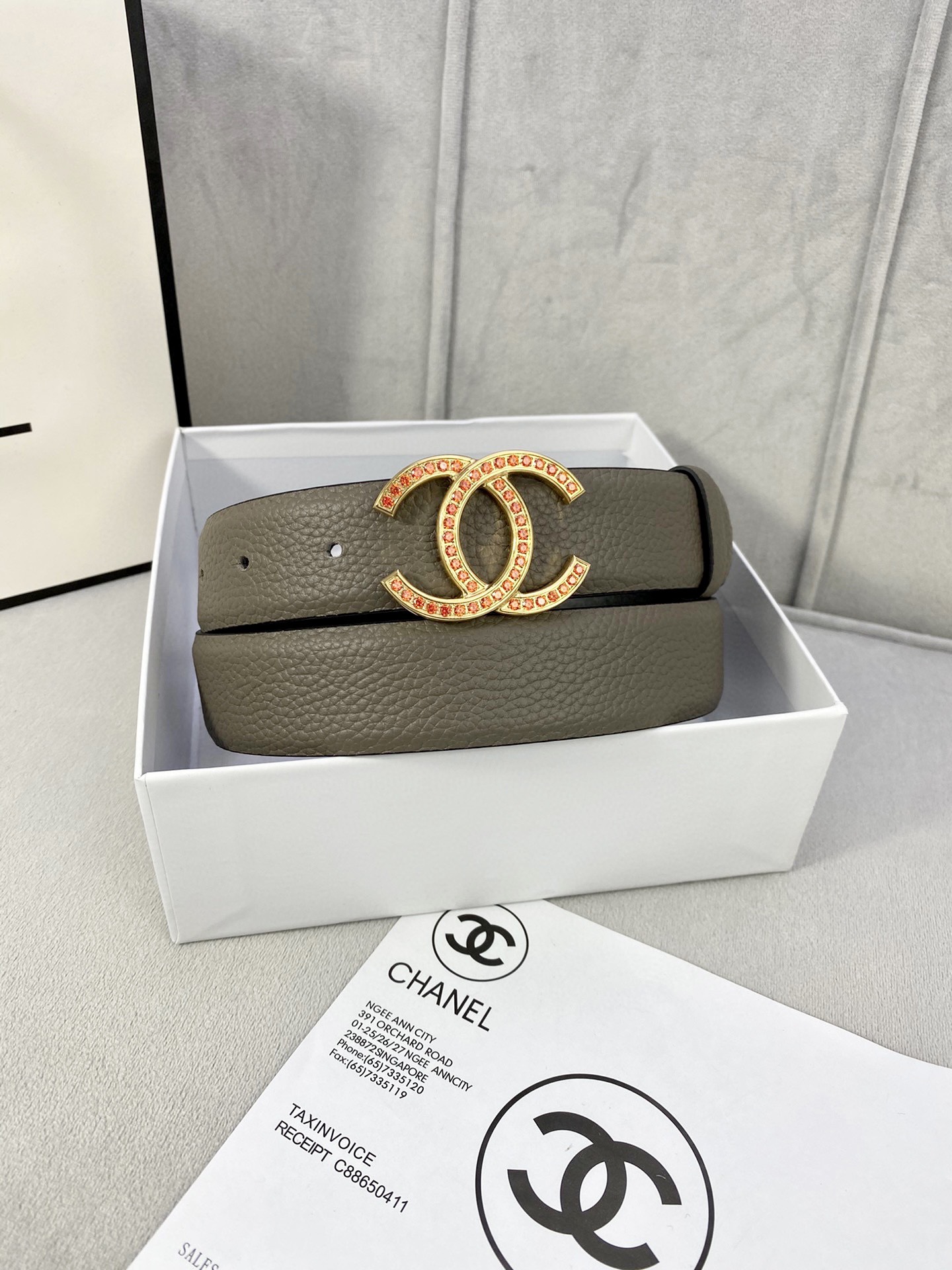 Chanel 荔枝纹牛皮ベルト 金銀色镶钻鋼扣