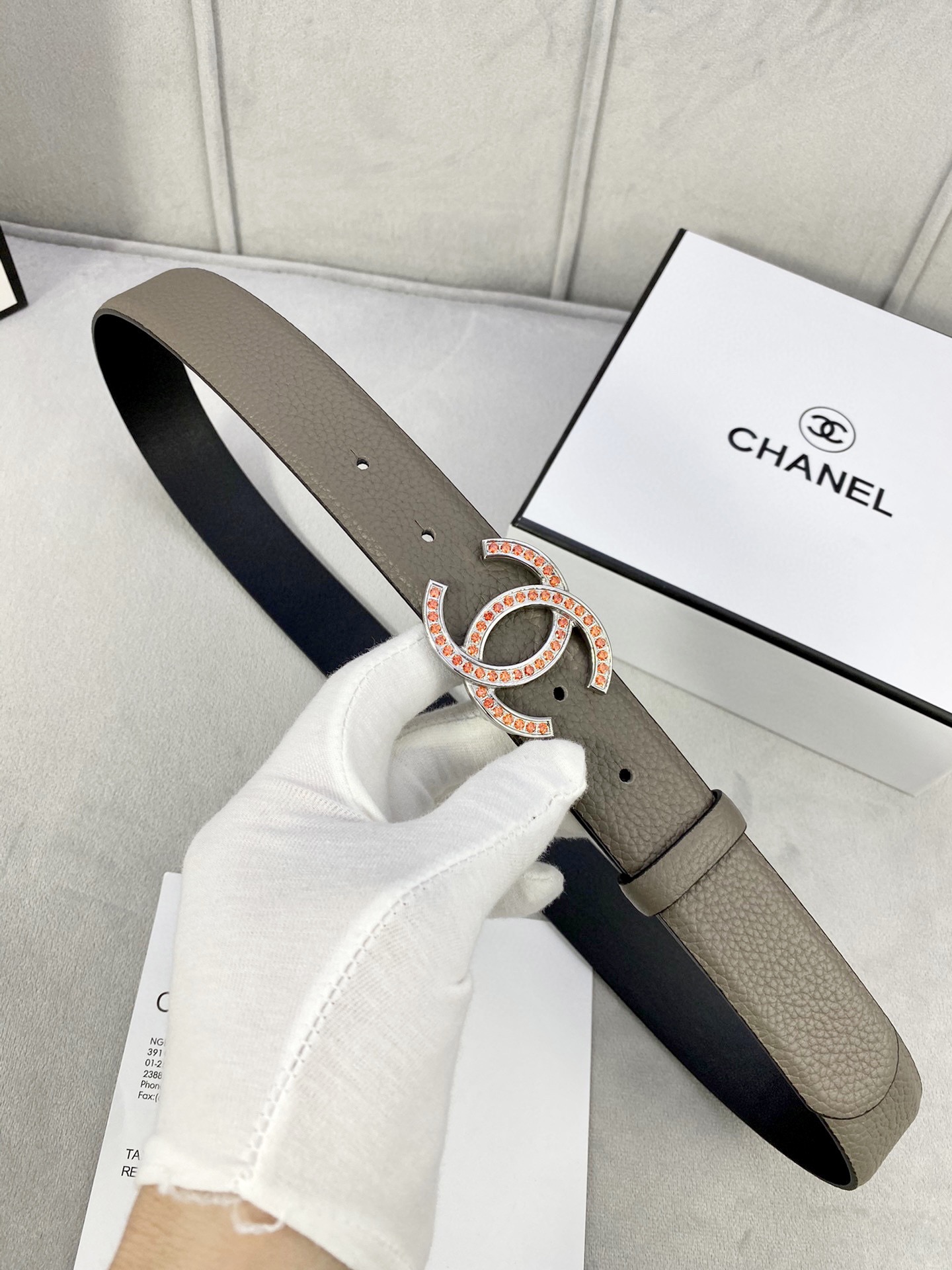 Chanel 荔枝纹牛皮ベルト 金銀色镶钻鋼扣