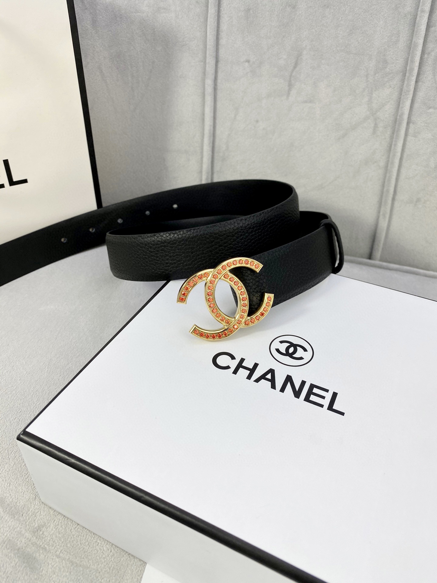 Chanel 荔枝纹牛皮 ベルト - 幅3.0cm 鮮やかな金銀色のデザイン