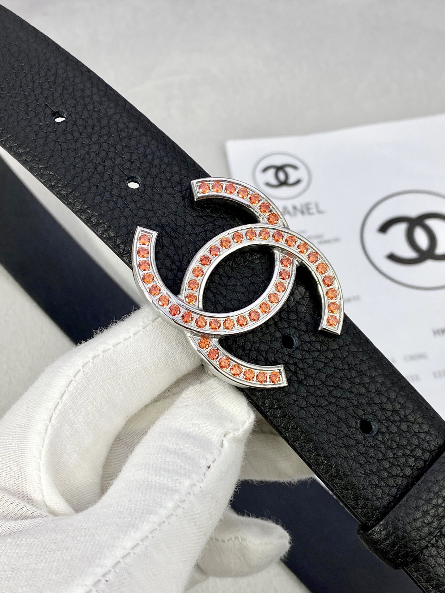Chanel 荔枝纹牛皮 ベルト - 幅3.0cm 鮮やかな金銀色のデザイン