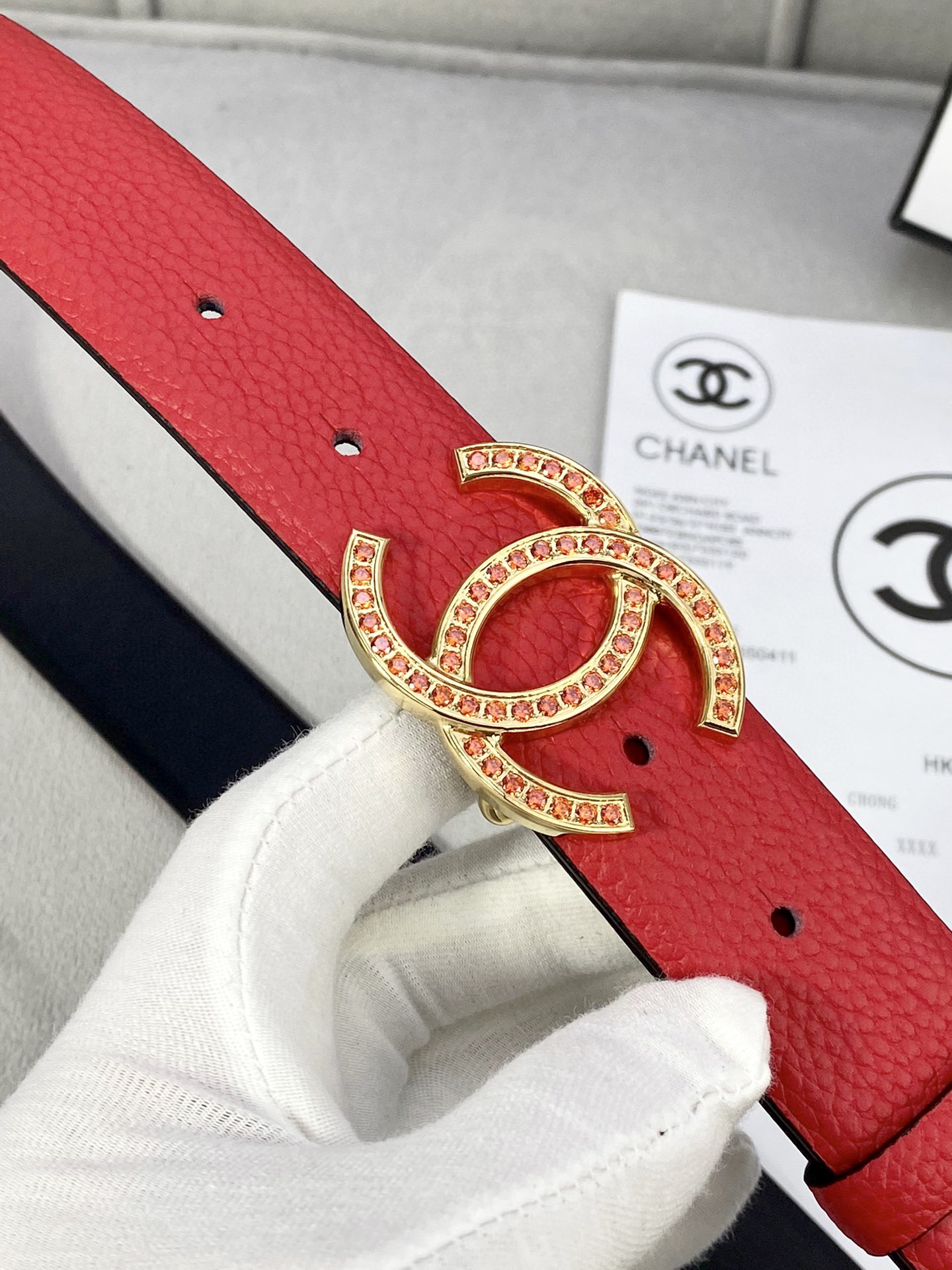 Chanel 荔枝纹牛皮ベルト 金銀色镶钻钢扣