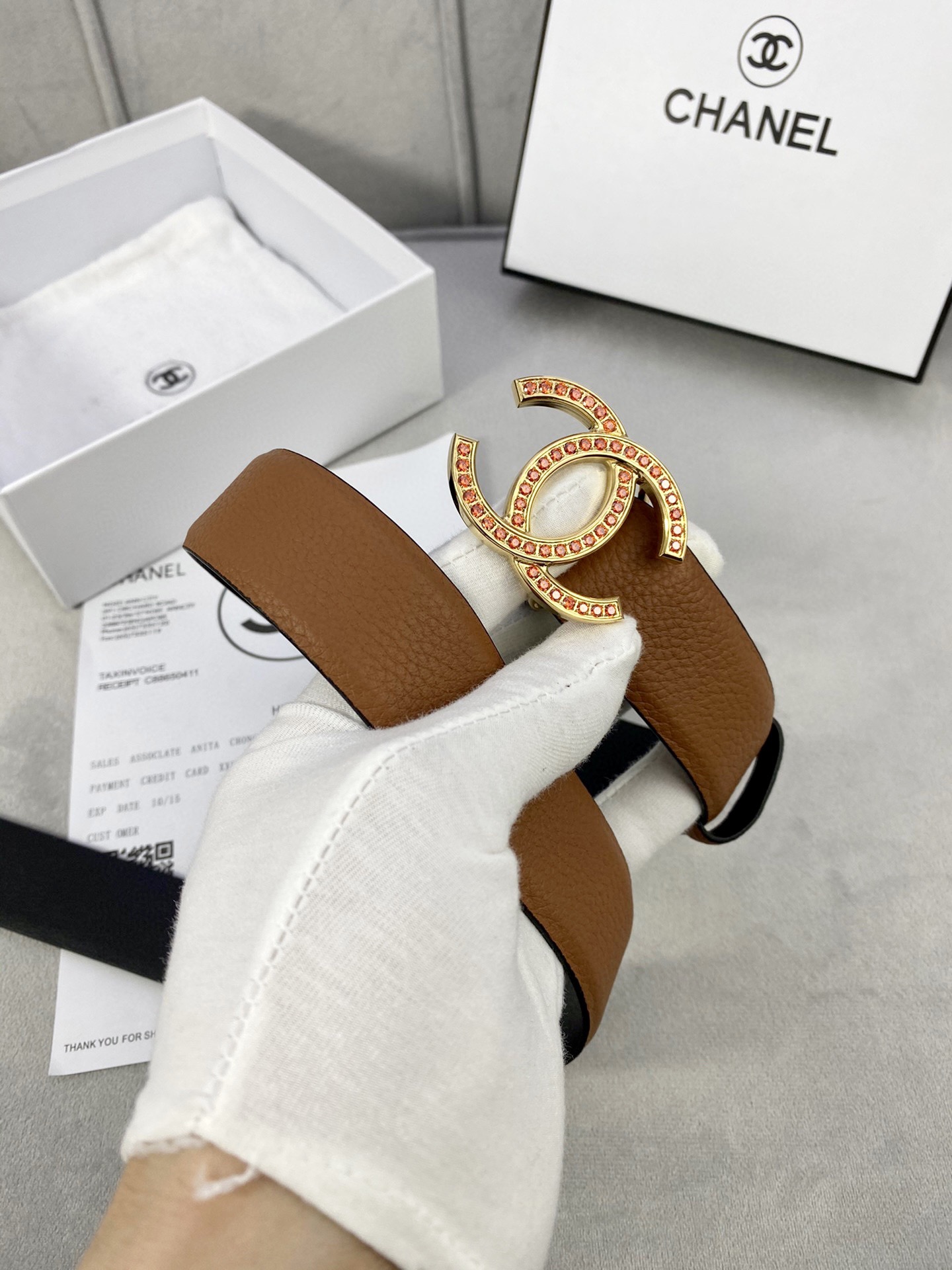 Chanel 荔枝纹牛皮ベルト 金銀色の镶钻钢扣