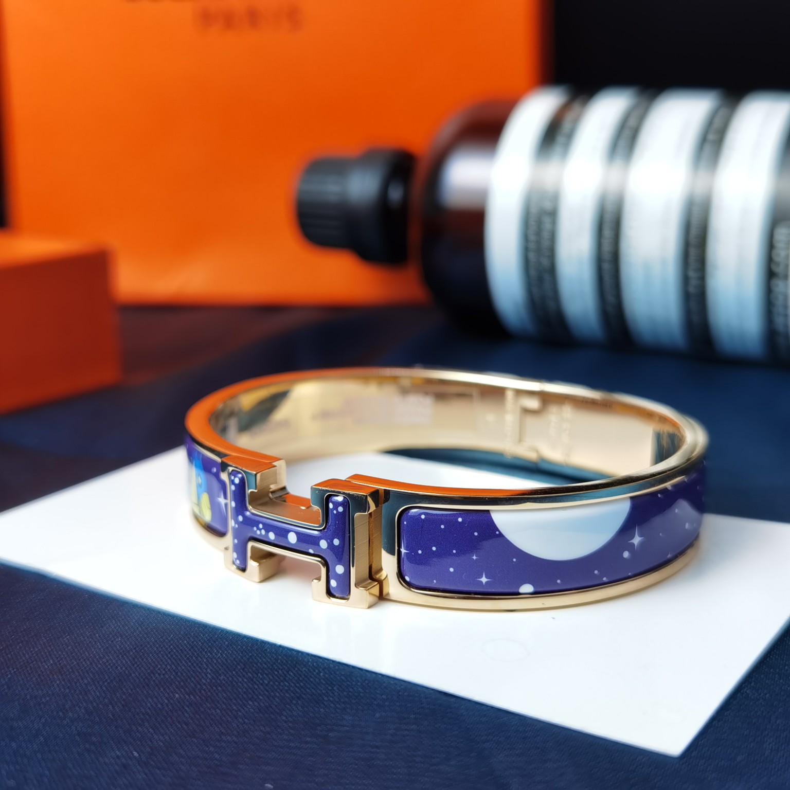 Pulsera Hermes Clic H Esmalte Dorado con Diseño Estelar Unisex 5 a1622651432024 3767