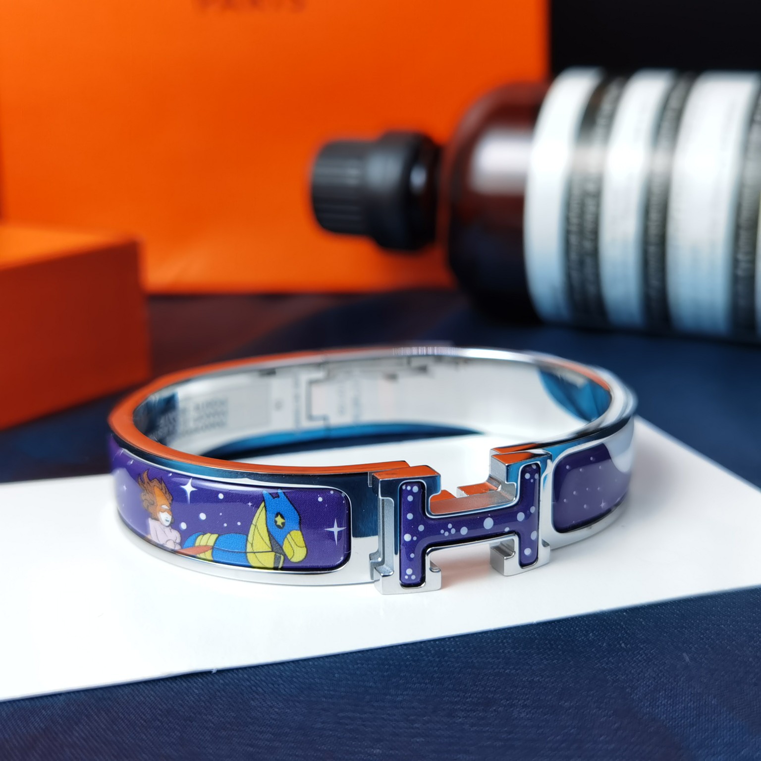 Pulsera Hermes Clic H Esmalte Dorado con Diseño Estelar Unisex 7 a1622651432190 2376