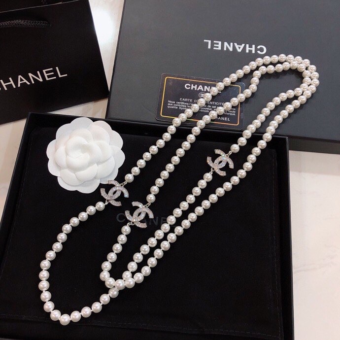 Chanel ｛小香｝独家新款 四季百搭 Chanel 奢侈 珍珠 长链 毛衣链 【 狠货】香奈儿 款珍珠毛衣链