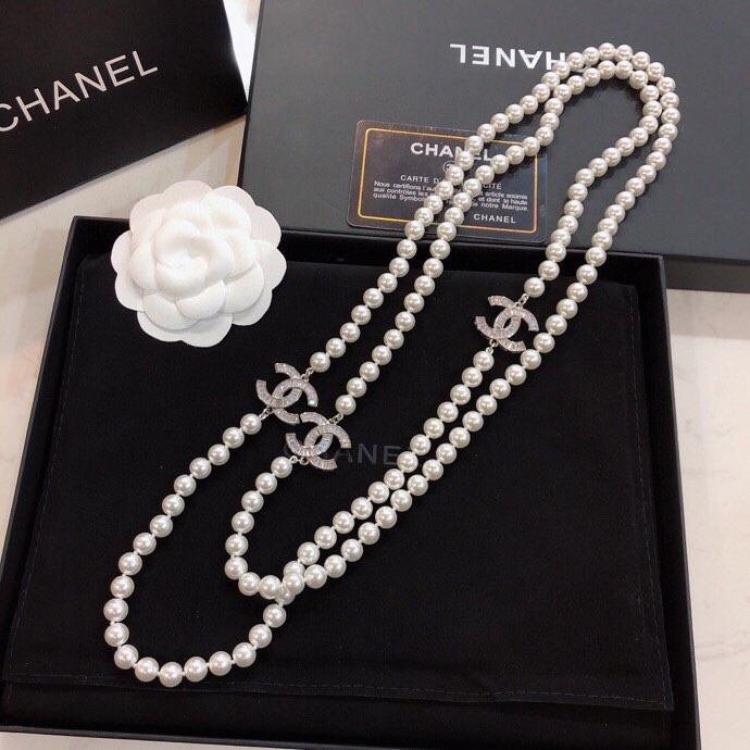 Chanel ｛小香｝独家新款 四季百搭 Chanel 奢侈 珍珠 长链 毛衣链 【 狠货】香奈儿 款珍珠毛衣链