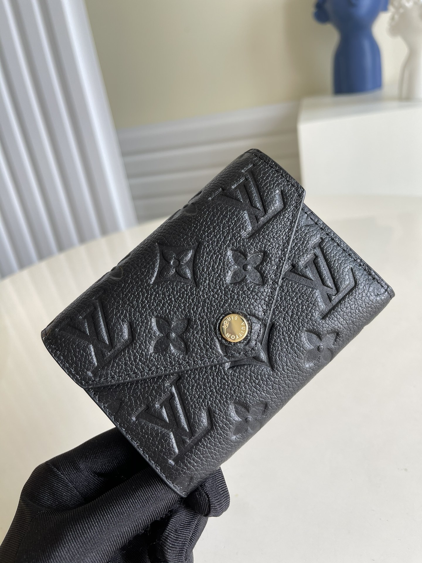 NO:396979,[Exclusive real photo M64060 black] Three-fold wallet is made of luxurious embossed leather, with a fashionable style, and extremely practical design ensures safe storage and easy access to credit cards and private property. Size 12X9cm v., LV [original leather], louis vuitton19860909【独家实拍M64060黑】三折钱夹采用奢华的压纹皮革制作,风格时尚,而极为实用的设计确保信用卡与私人财物安全存放、取用便捷.尺寸12X9cm v.,LV【原厂皮】,louis vuitton,Bag