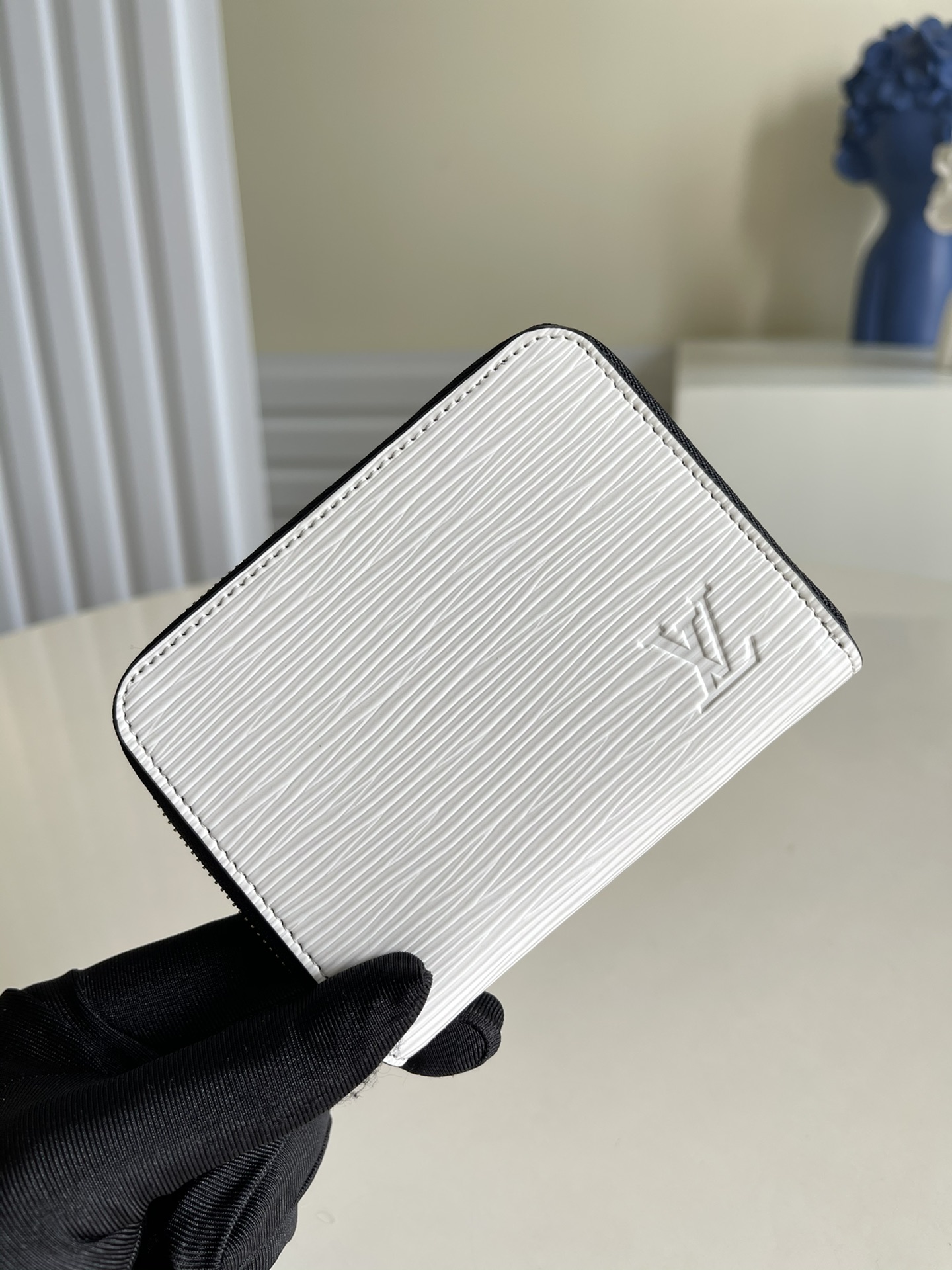 NO:396968,【Exclusive real photo M60067 water ripples, white】This compact Zippy zipper coin wallet is made of Louis Vuitton's iconic Epi leather, elegant and charming. It can accommodate small change, credit cards and folding banknotes. Detailed features 11.0 x 8.5 x 2.0 cm (Length x Height x Width) Epi cowhide cowhide inner lined credit card slot Large compartment zipper closure v.220, LV [Original leather], louis vuitton,louis vuitton,wallets,cowhide19860909【独家实拍M60067水波纹 白色】此款小巧的 Zippy 拉链零钱包由路易威登标志性Epi皮革裁制而成,优雅迷人.可容纳小额零钱、信用卡与折叠纸币.详细特征11.0 x 8.5 x 2.0 厘米 (长 x 高 x 宽) Epi牛皮牛皮内衬信用卡插槽大号隔层拉链开合 v.220,LV【原厂皮】,louis vuitton,louis vuitton,wallets,cowhide,Bag