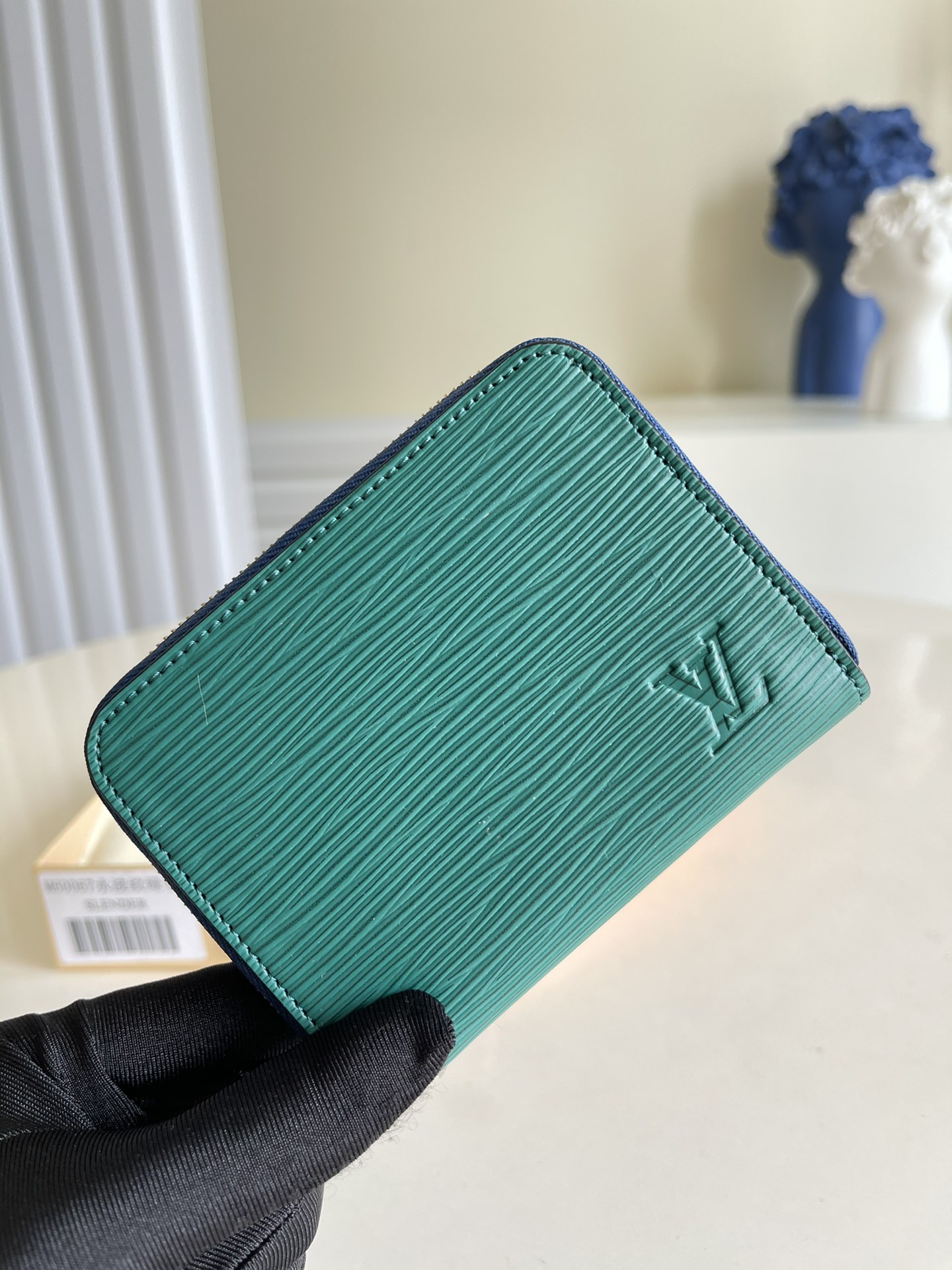 NO:396970,【Exclusive real photo M60067 water ripple green】This compact Zippy zipper coin wallet is made of Louis Vuitton's iconic Epi leather, elegant and charming. It can accommodate small change, credit cards and folding banknotes. Detailed features 11.0 x 8.5 x 2.0 cm (Length x Height x Width) Epi cowhide cowhide inner lined credit card slot Large compartment zipper closure v.220, LV [Original leather], louis vuitton, louis vuitton, wallets, cowhide19860909【独家实拍M60067水波纹 绿色】此款小巧的 Zippy 拉链零钱包由路易威登标志性Epi皮革裁制而成,优雅迷人.可容纳小额零钱、信用卡与折叠纸币.详细特征11.0 x 8.5 x 2.0 厘米 (长 x 高 x 宽) Epi牛皮牛皮内衬信用卡插槽大号隔层拉链开合 v.220,LV【原厂皮】,louis vuitton,louis vuitton,wallets,cowhide,Bag