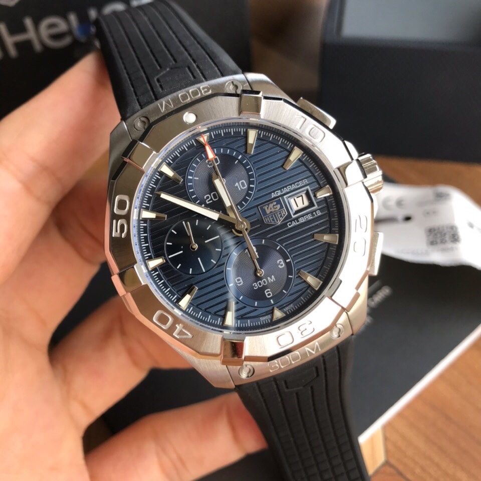 NO:727754,Batch, the new high-looking model is now online!  Original Tagheuer TAG Heuer Aquaracer chronograph mechanical watch, equipped with original ETA7750 mechanical movement, 316 stainless steel case, rotatable ceramic ring, fine brushed strap, deep waterproof, perfect interpretation of men's taste. ~43mm diameter, sapphire glass with magnifying glass, easy to read the date!  Brand new and fully packaged. High quality, made by TY!  Non-currency comparable.,,tag heue19860909批,新款高颜值已上线！Original Tagheuer 泰格豪雅竞潜系列计时机械表,搭载原装Original ETA7750机械机芯,316精钢表壳,可旋转陶质圈口 精细拉丝表带,深度防水,完美诠释男人品味.~43mm表径,蓝宝石玻璃带放大镜,轻松读取日期！全新全套包装出.高品质,认准TY出品！非通货可比.,,tag heue,Watch