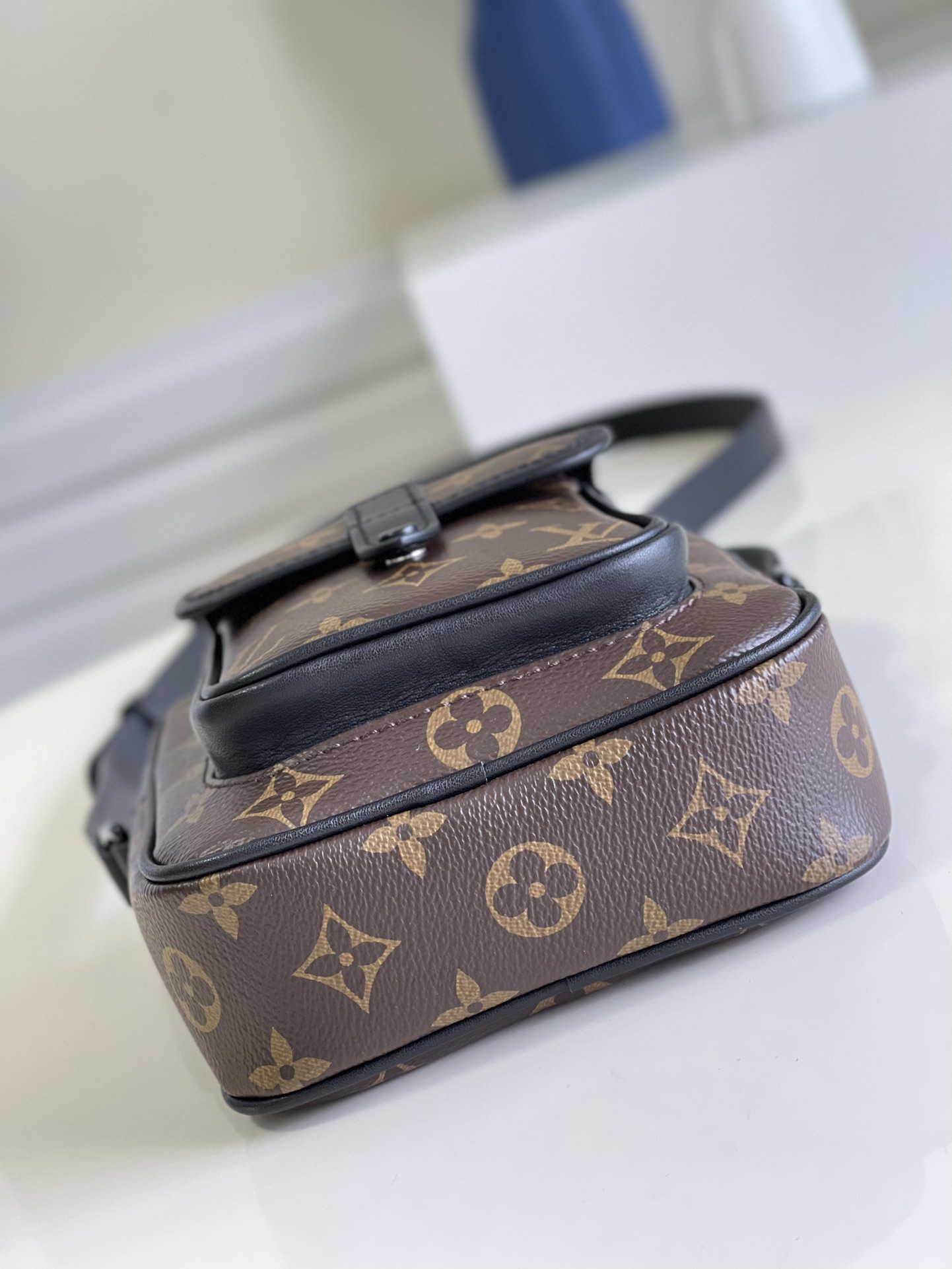 Louis Vuitton LV Christopher Wearable Wallet相机包M69404