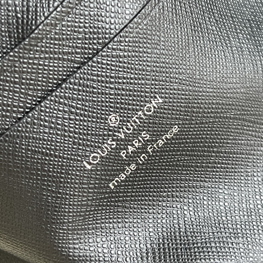 Louis Vuitton LV Christopher Wearable Wallet相机包M69404