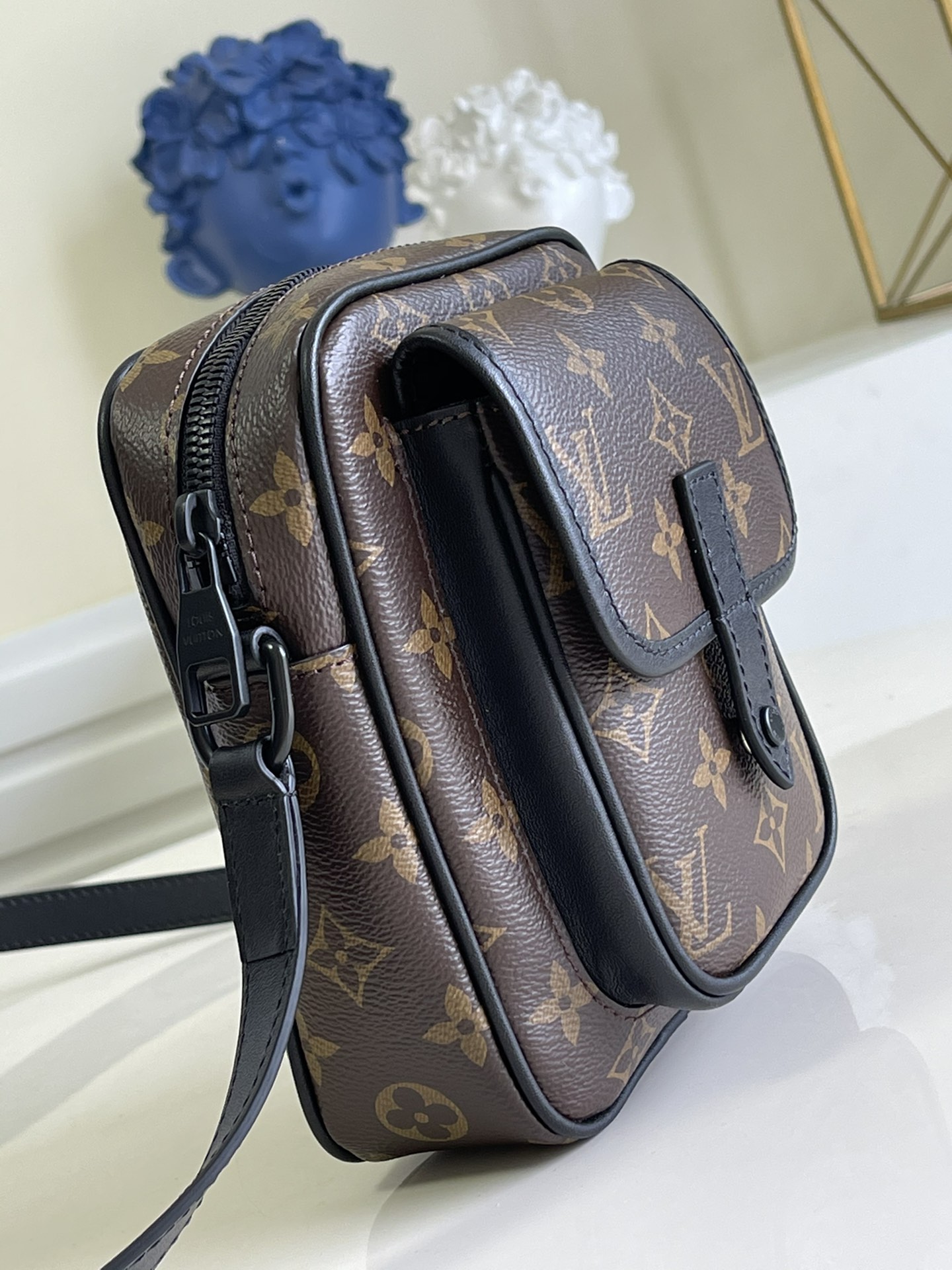 Louis Vuitton LV Christopher Wearable Wallet相机包M69404