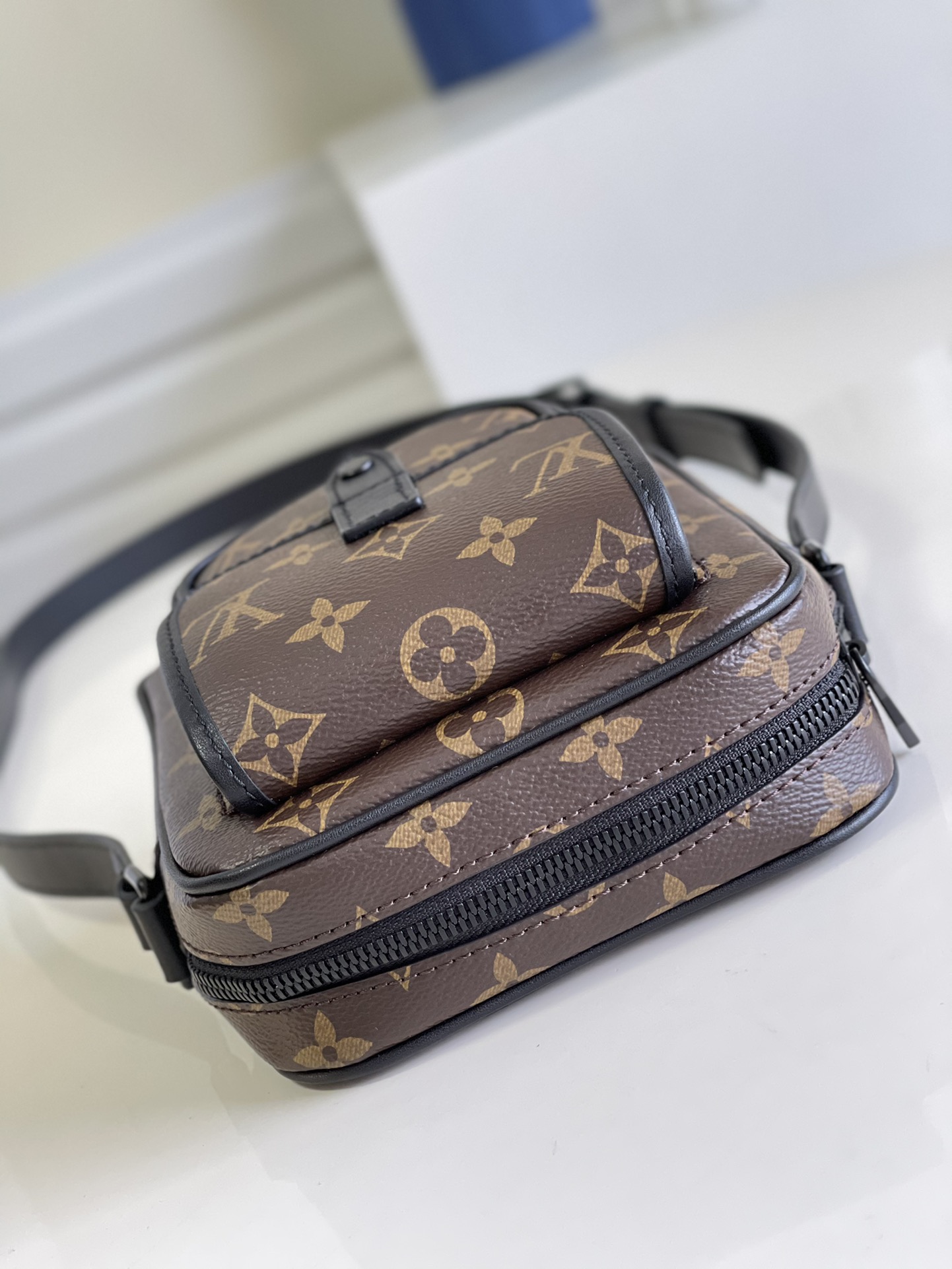 Louis Vuitton LV Christopher Wearable Wallet相机包M69404