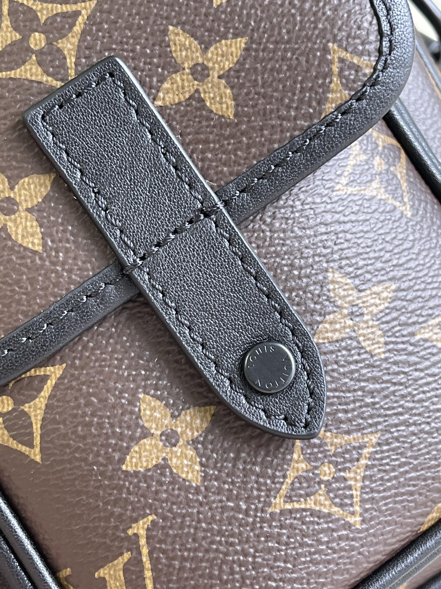 Louis Vuitton LV Christopher Wearable Wallet相机包M69404