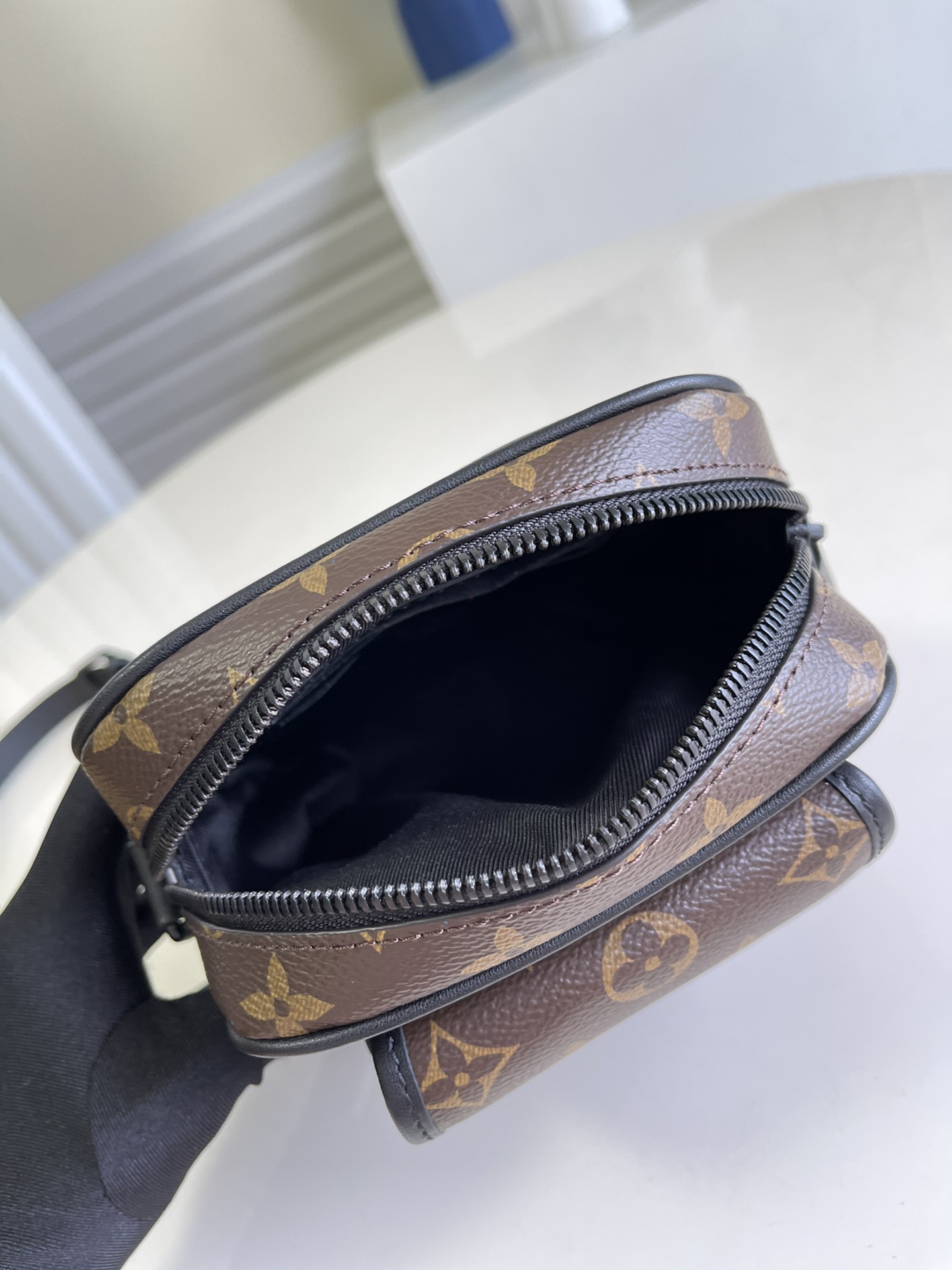 Louis Vuitton LV Christopher Wearable Wallet相机包M69404