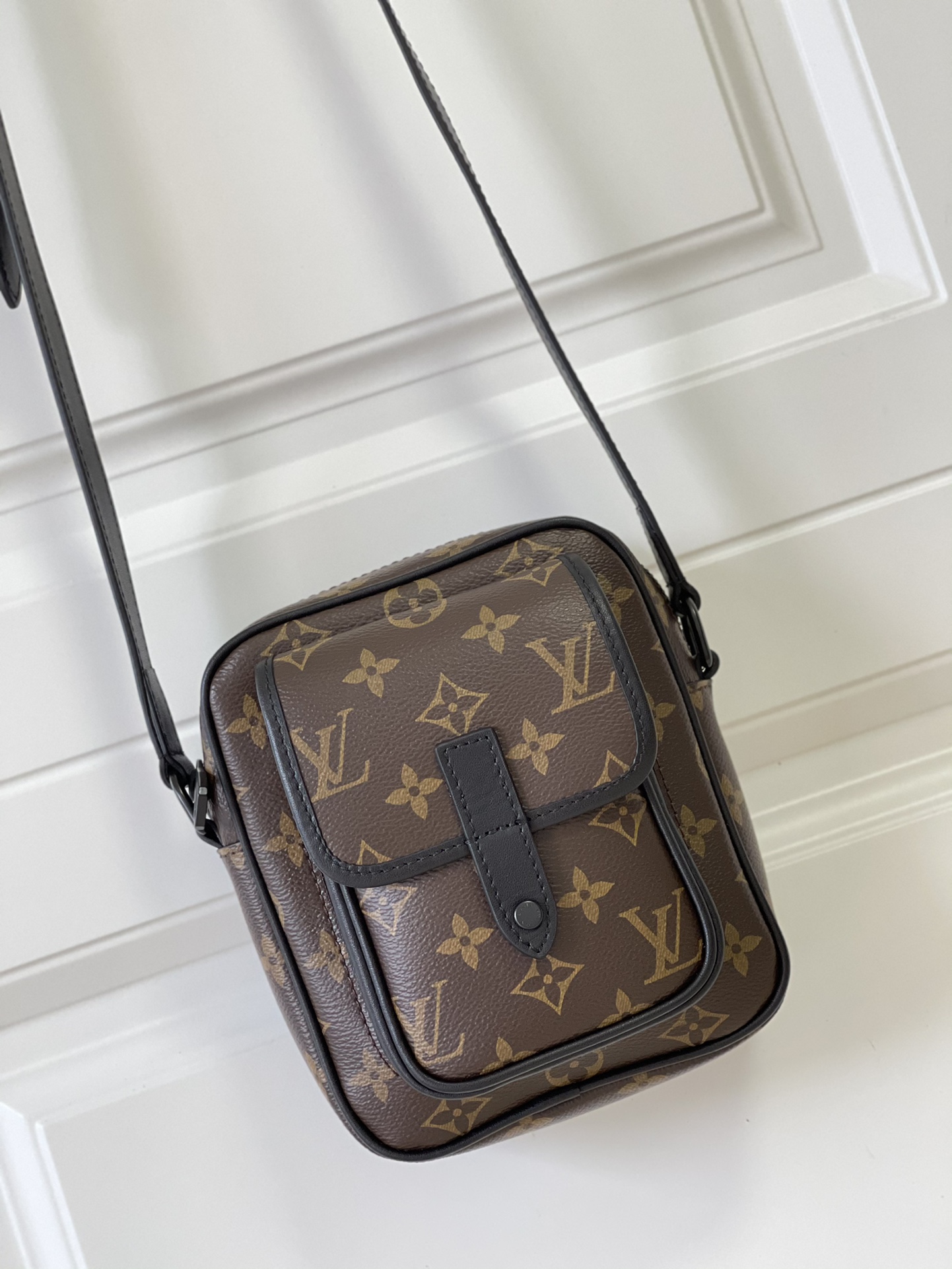 Louis Vuitton LV Christopher Wearable Wallet相机包M69404