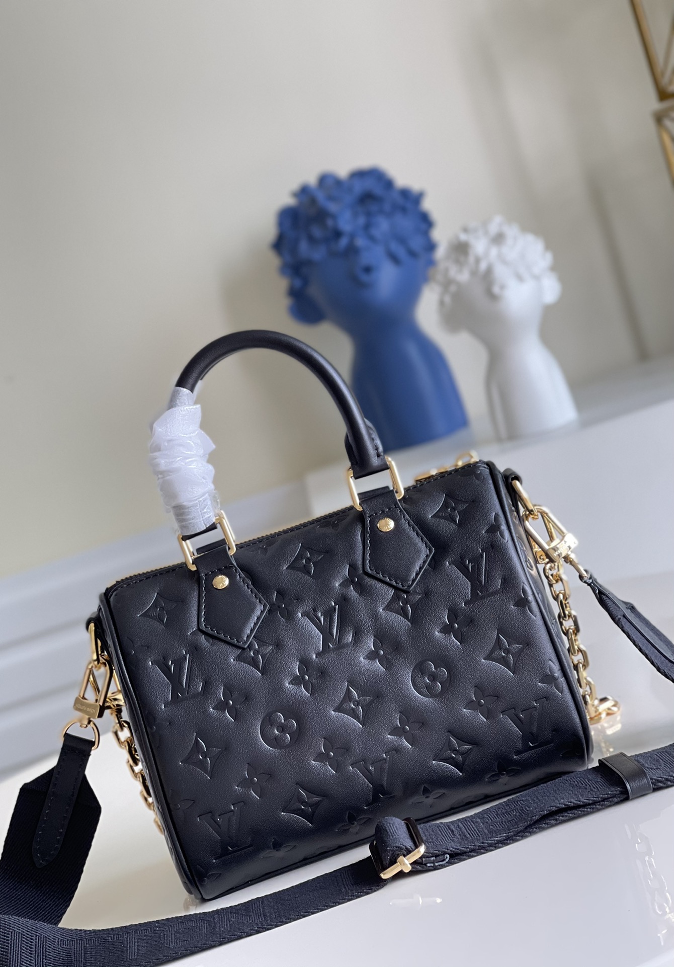 Louis Vuitton LV Speedy Bandoulière 22 handbag M58631