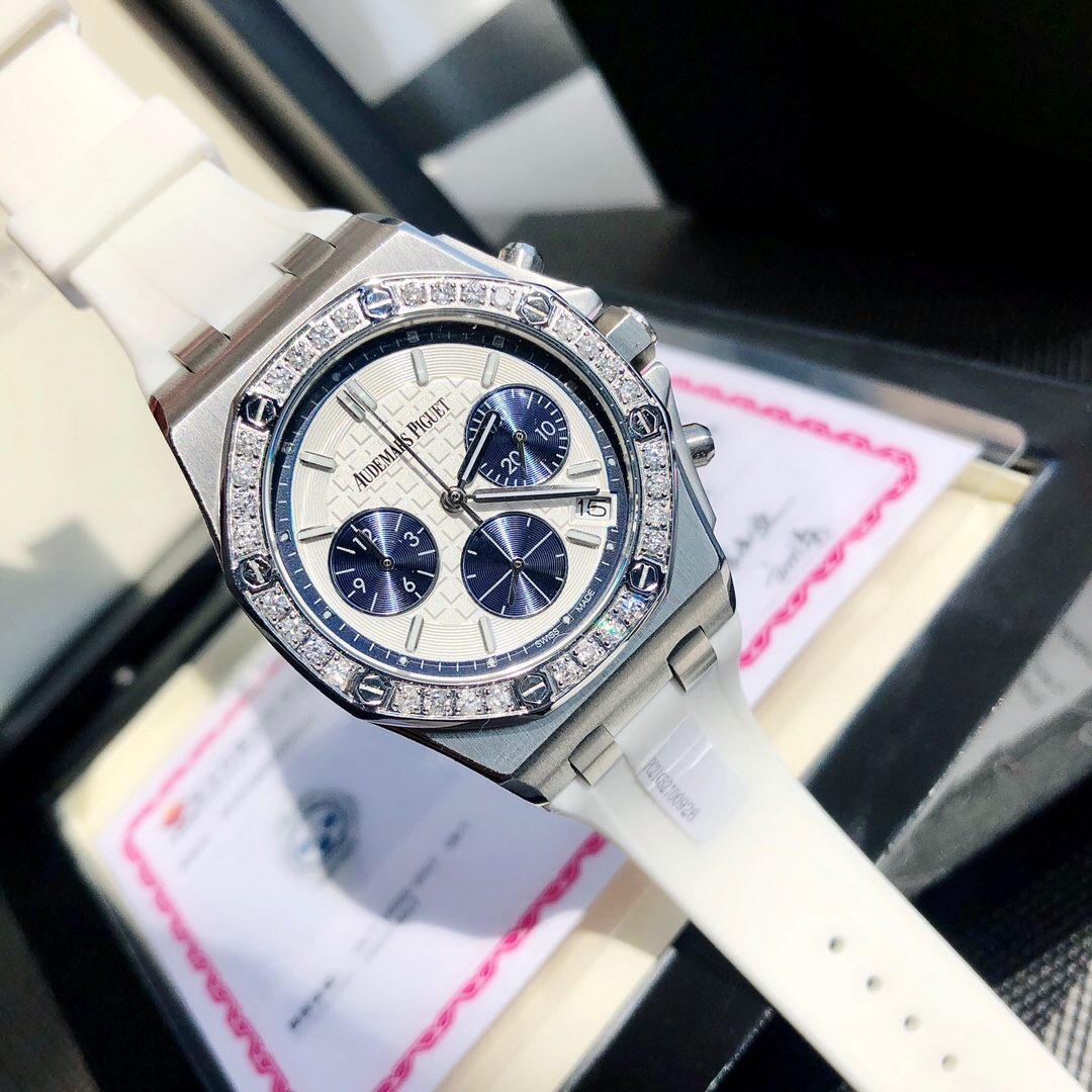 Audemars Piguet 最新皇家橡树离岸系列计时石英腕表 当下最热门的爱彼女式腕表之一 A P-爱彼皇家橡树离岸型系列
