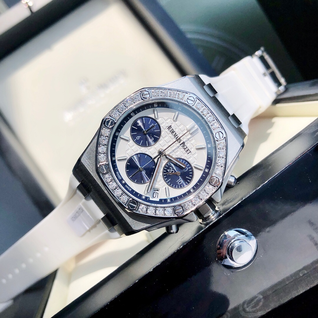 Audemars Piguet 最新皇家橡树离岸系列计时石英腕表 当下最热门的爱彼女式腕表之一 A P-爱彼皇家橡树离岸型系列
