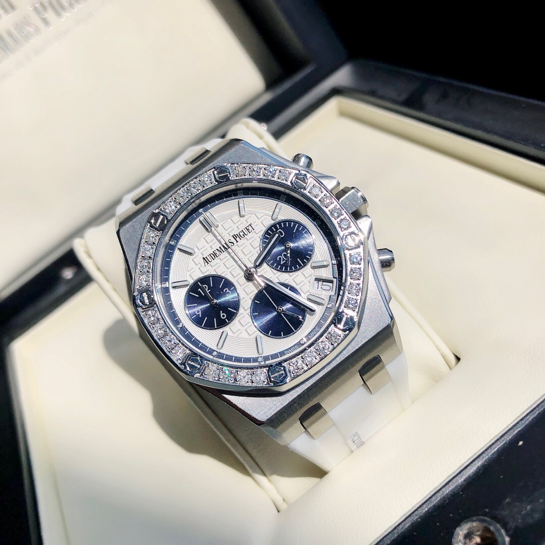 Audemars Piguet 最新皇家橡树离岸系列计时石英腕表 当下最热门的爱彼女式腕表之一 A P-爱彼皇家橡树离岸型系列