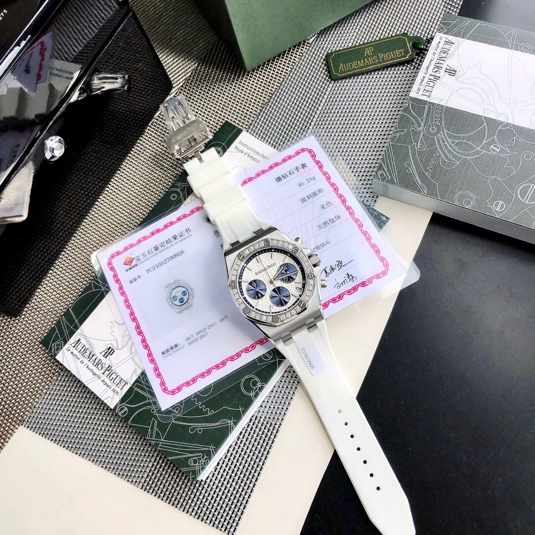Audemars Piguet 最新皇家橡树离岸系列计时石英腕表 当下最热门的爱彼女式腕表之一 A P-爱彼皇家橡树离岸型系列