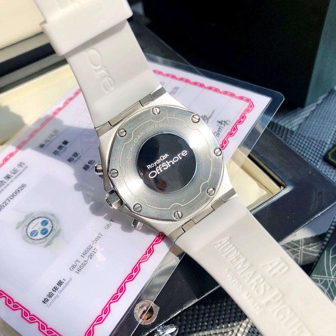 Audemars Piguet 最新皇家橡树离岸系列计时石英腕表 当下最热门的爱彼女式腕表之一 A P-爱彼皇家橡树离岸型系列