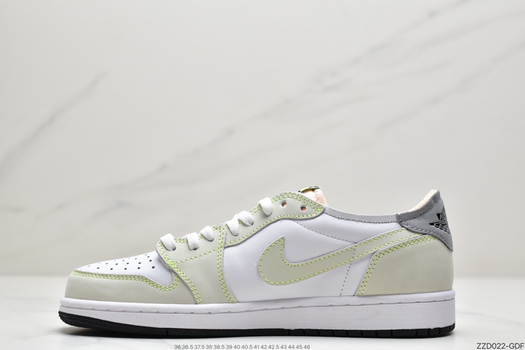 250  Jordan Brand 明显主推鞋款改为了更加适合夏天的 Air Jordan 1 Low OG DM7837-103