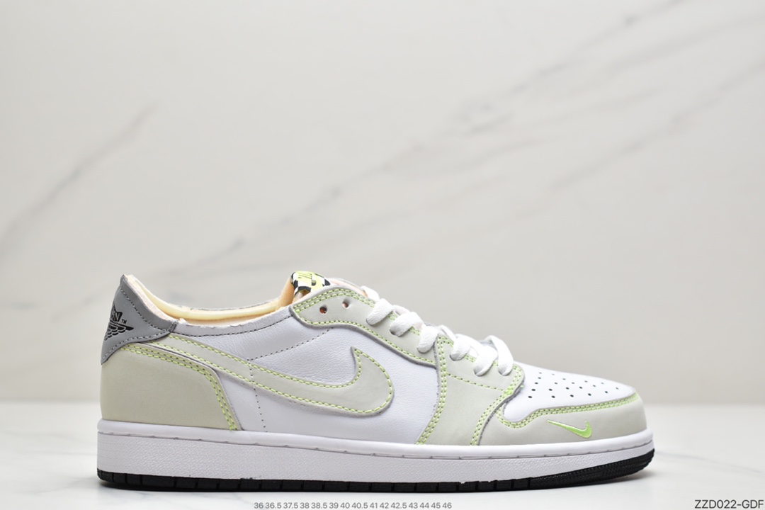 250  Jordan Brand 明显主推鞋款改为了更加适合夏天的 Air Jordan 1 Low OG DM7837-103