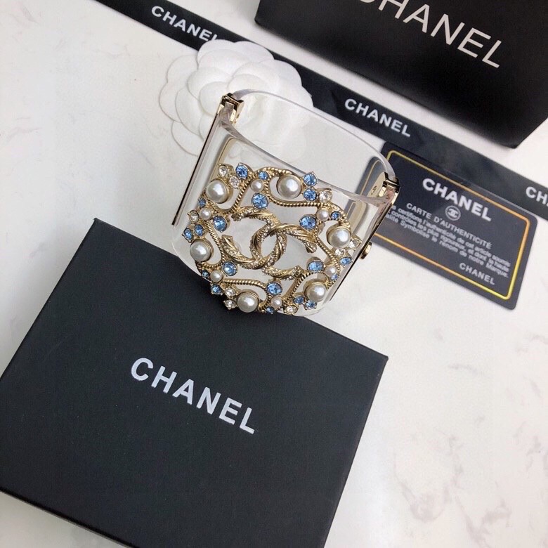 Chanel 香奈儿 新款钻水双C logo树脂透宽明手镯不同款式同不价格😎😎😎