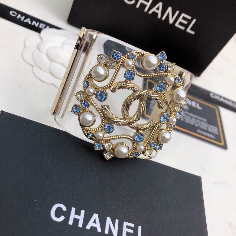 Chanel 香奈儿 新款钻水双C logo树脂透宽明手镯不同款式同不价格😎😎😎
