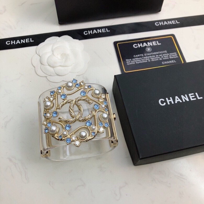 Chanel 香奈儿 新款钻水双C logo树脂透宽明手镯不同款式同不价格😎😎😎