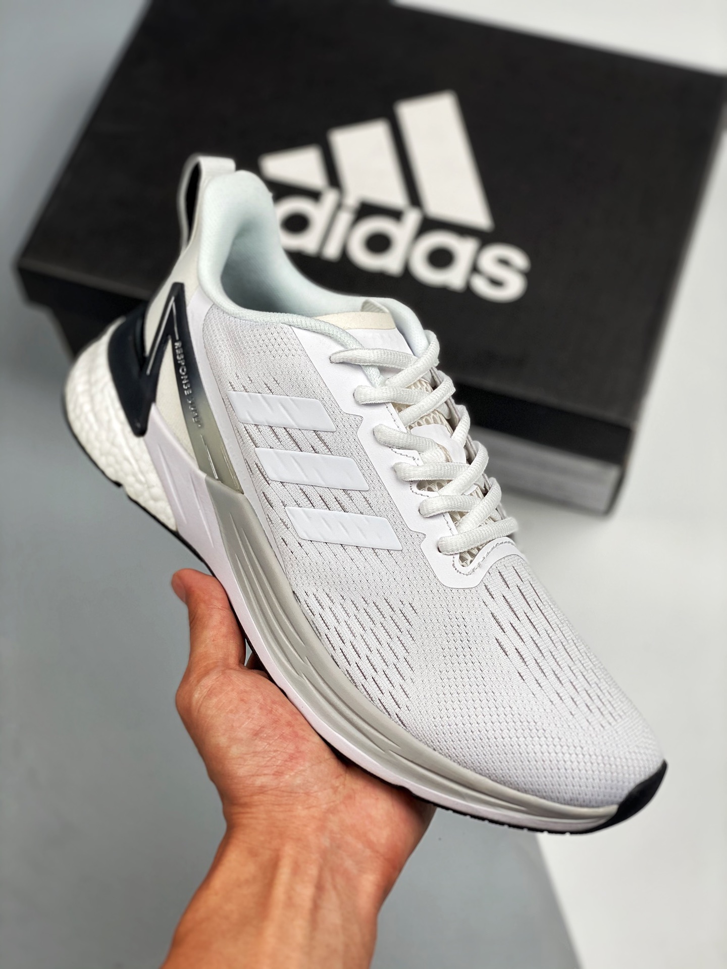 Adidas RESPONS SUPER Zapatillas de running de súper velocidad. El estilo principal es de malla transpirable. La parte t…
