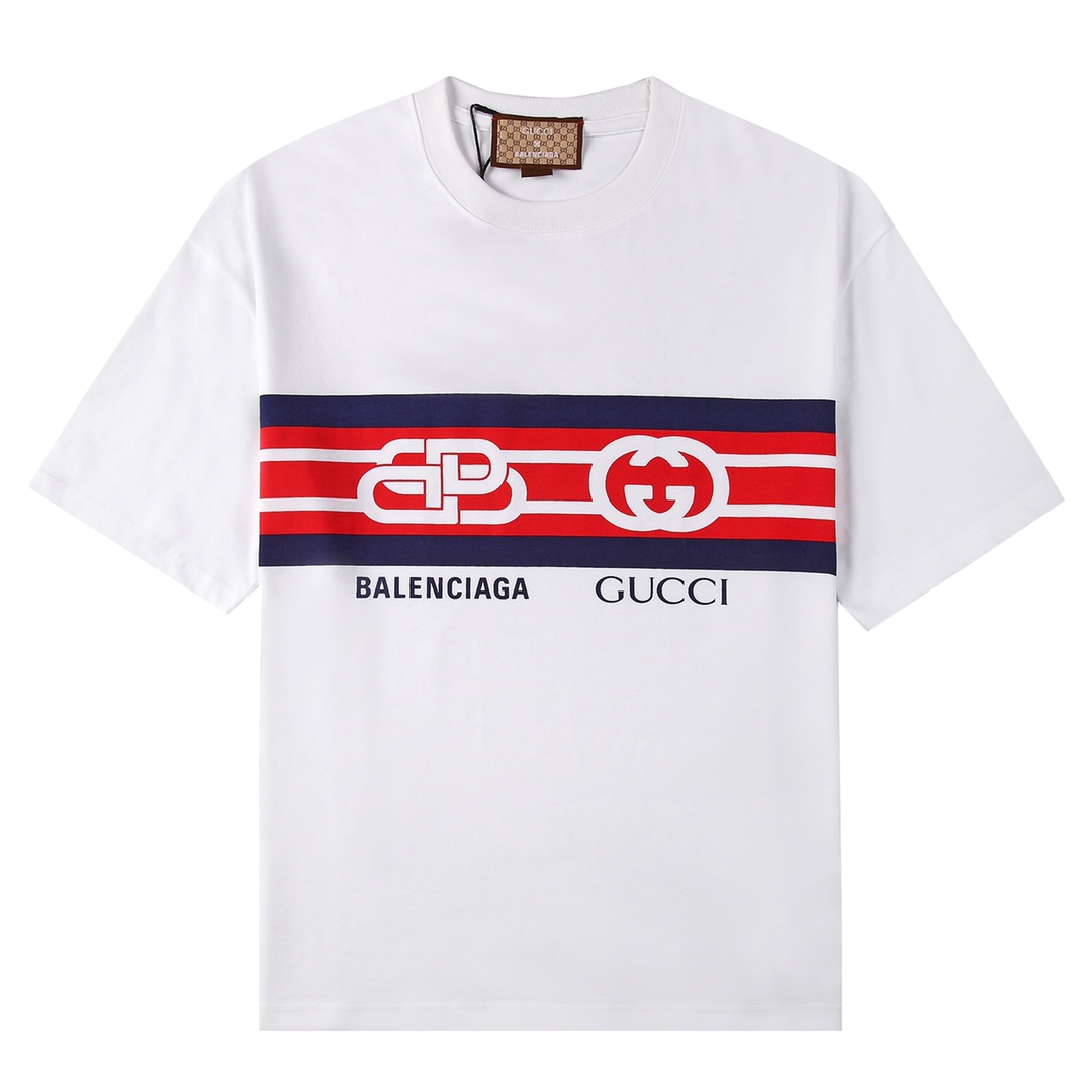 品牌 Gucci Balenciaga 面料 100 棉码数 Xs S M L 颜色 白色 黑色 全网独家定制联名辅料 主唛带防伪感应芯片 专属联名包装盒 从主唛吊牌和包装都区别于市面其他款 Gu Ci X Balenciaga联名自从不久前传出消息后就炸开了时尚圈 终于在gu Ci在igtv上