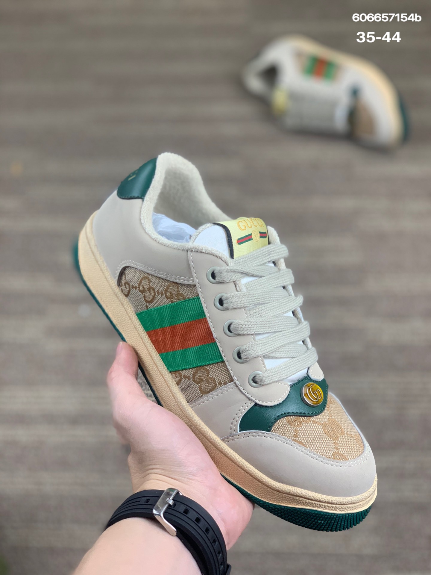 
Gucci Distressed Screener sneaker 古驰小脏鞋系列 全套配件
原型复古百搭做旧小脏板鞋 
尺码：35-44  编码：606657154b