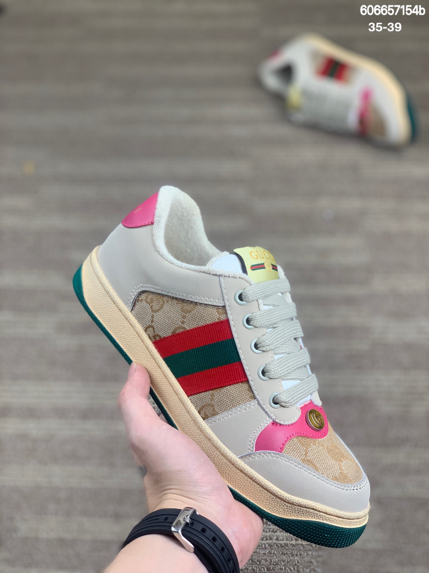 
Gucci Distressed Screener sneaker 古驰小脏鞋系列 全套配件
原型复古百搭做旧小脏板鞋 
尺码：35-39  编码：606657154b