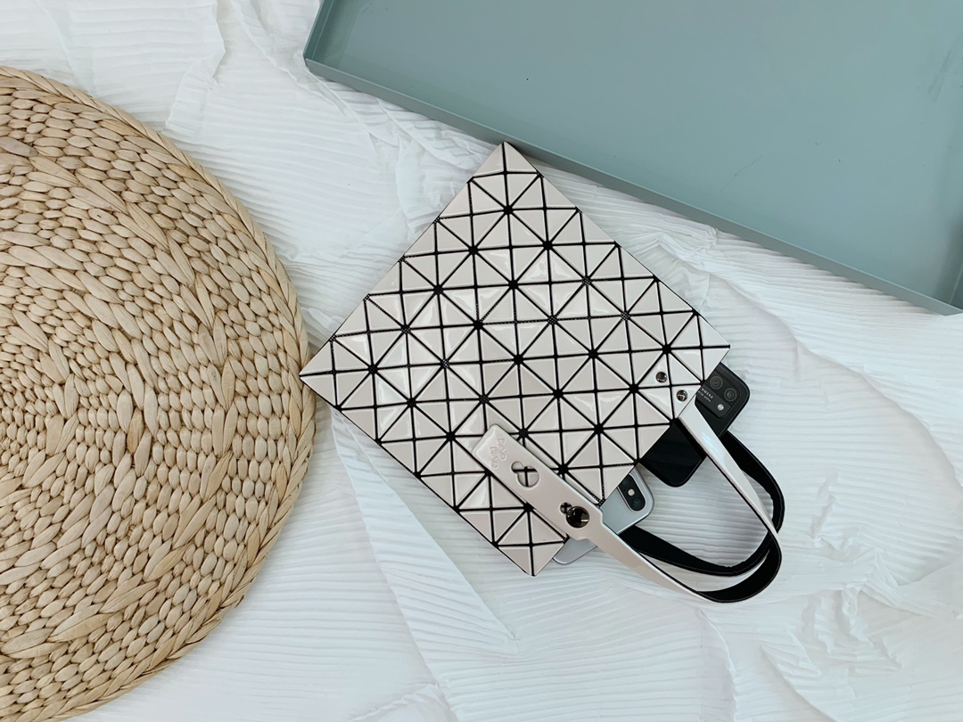 IsseyMiyake BAOBAO｜三宅一生mini6格手提袋