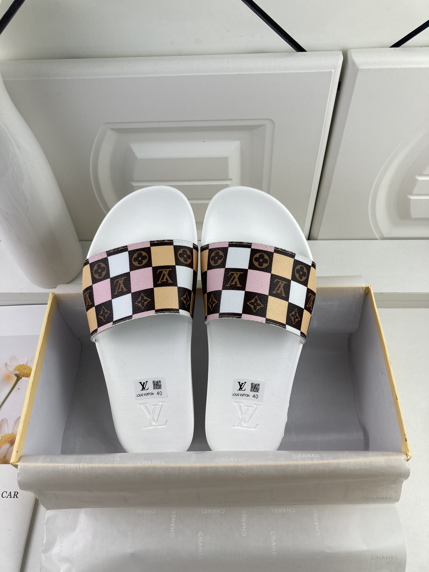 NO:244216,【Spot】【LOUIS VUITON】 Louis Vuitton couple slippers, original 1.1 custom made, classic counter. Shoes with a logo, and the outsole counter comes with a logo, and any details are not missed. This slipper counter is very popular. The materials are made according to the counter. Multiple colors are available, so you can customize it. Size 3546, slippers, louis vuitton, louis vuitton, slippers19860909【现货】【LOUIS VUITON】路易威登情侣拖鞋,原版1.1订做,专柜经典款. 鞋身高温附带logo,大底专柜附带logo ,任何细节都不错过 这款拖鞋专柜特别热卖 材质都按照专柜同步制作. 颜色多色可选,来图定制 尺码3546,拖鞋,louis vuitton,louis vuitton,slippers,Women's Shoes