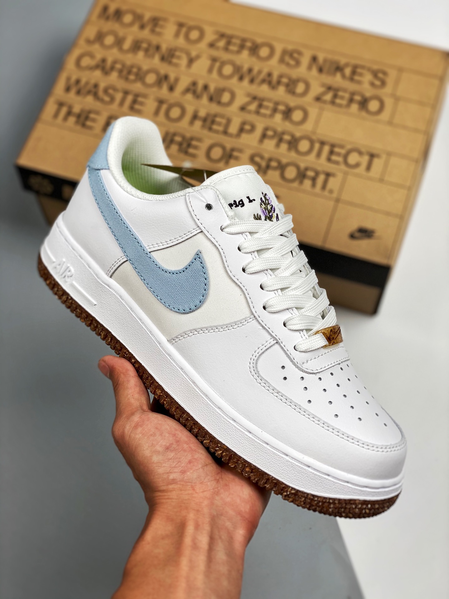 Air Force 1 '07 blanco y azul, bordado floral, horma original, cartón original, estilo auténtico de Air Force, enfocado…