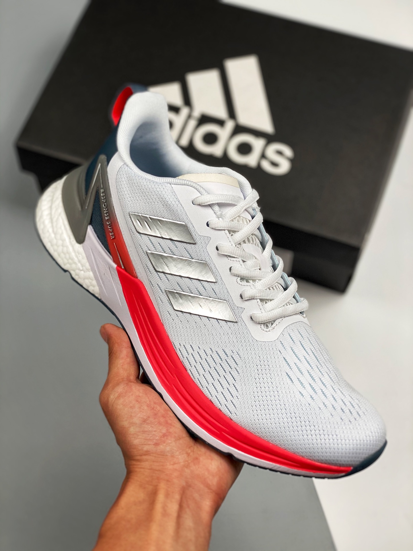 Adidas RESPONS SUPER Zapatillas de running de súper velocidad. El estilo principal es de malla transpirable. La parte t…