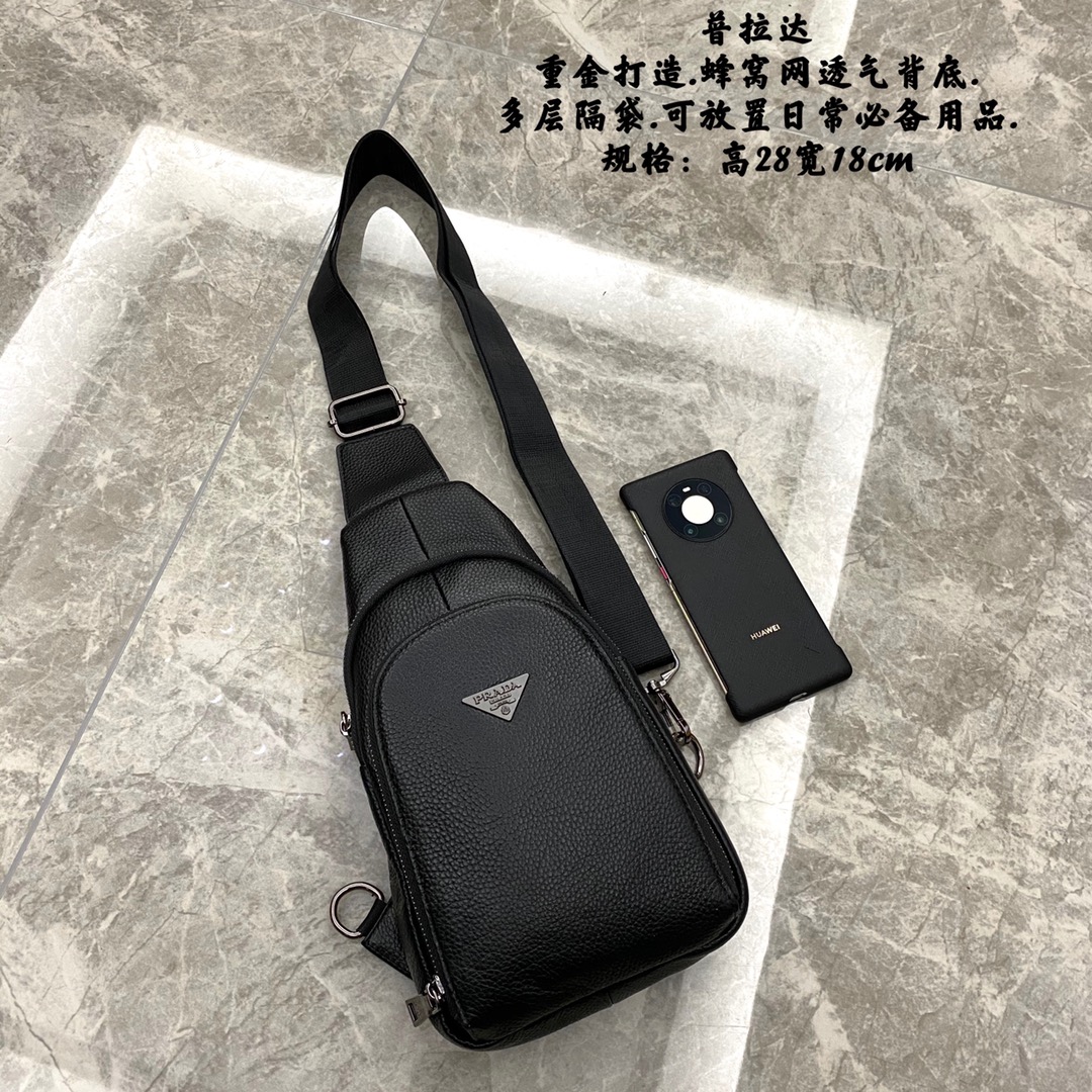 普拉达胸包🅿️140
重金打造.蜂窝网透气背底.
多层隔袋.可放置日常必备用品.
规格:高28宽18cm