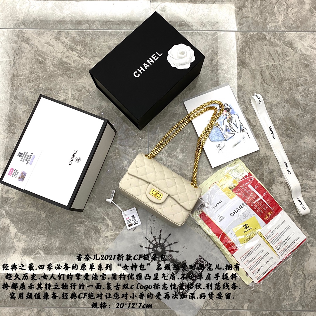 香奈儿2021新款CF链条包🅿️230 
经典之最.四季必备的原单系列“女神包”名媛超爱时尚宠儿.拥有超久历史.女人们的挚爱法宝.简约优雅凸显气质.不论单肩手提斜挎都展示其特立独行的一面.复古双c logo标志性菱格纹.利落线条.实用颜值兼备.经典CF绝对让您对小香的爱再次加深.好货要留.
规格：20*12*7cm